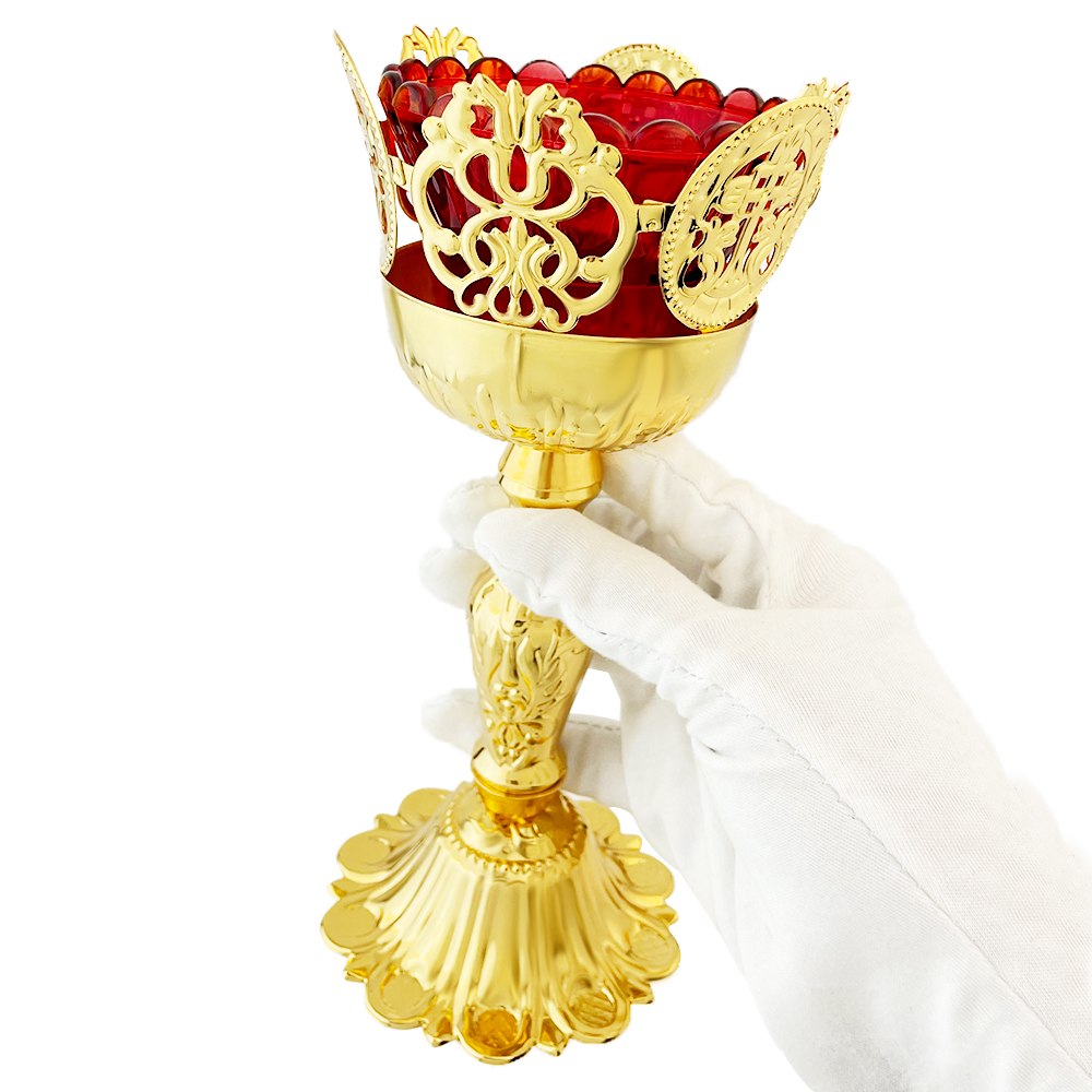 Lighting & Home Decor Studio Photos - Exquisites hohles Spitzenoberteil, orthodoxes Vigil-Licht, vergoldetes