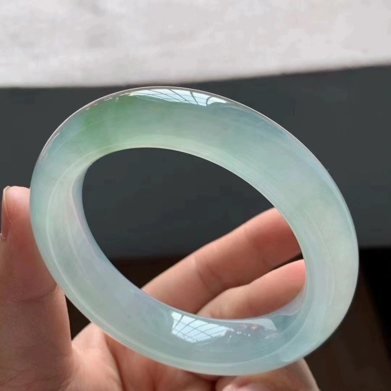 Lighting & Home Decor Studio Photos - Helles Eisjade-Armband für Mädchen, burmesisch-grünes, durchscheinendes