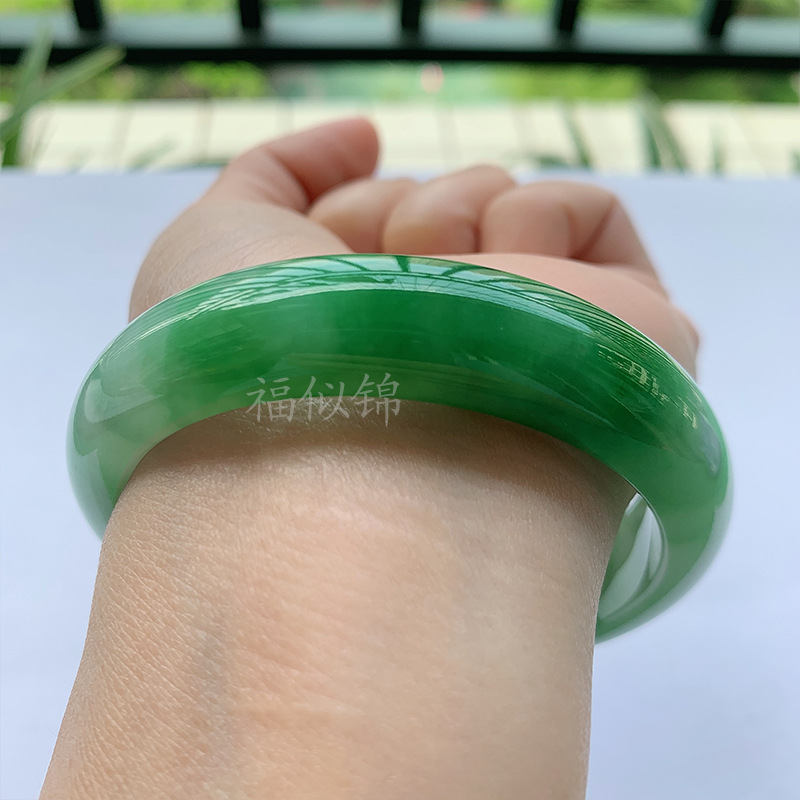 Armband aus eisigem Jadeit aus – Lighting & Home Decor Studio Photos Bewertung und Preis